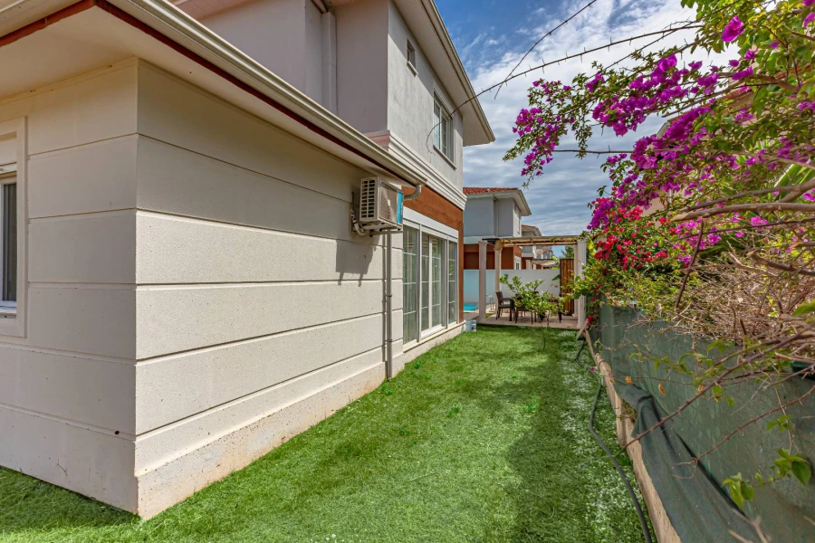 Modern Villa with Private Pool in a Tranquil Loc