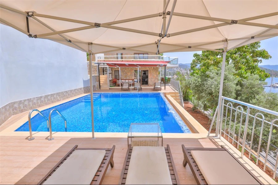 Secluded Villa with Panoramic Sea View