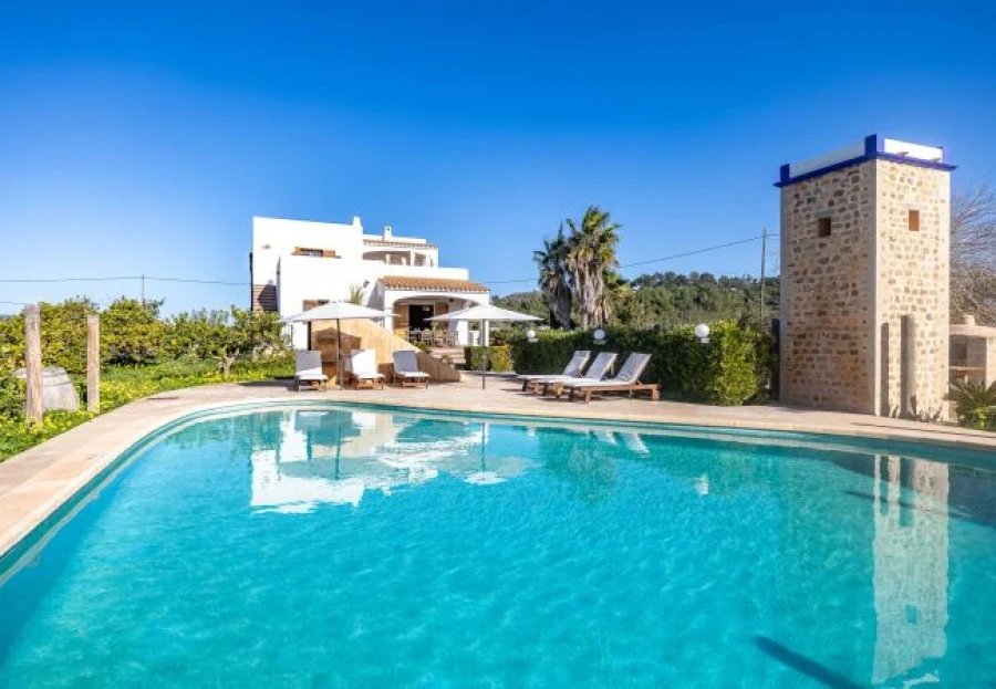 Tranquil Ibiza Retreat in Nature’s Embrace