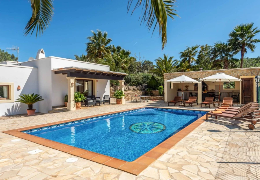 Traditional Stone Villa in Tranquil Sant Miquel