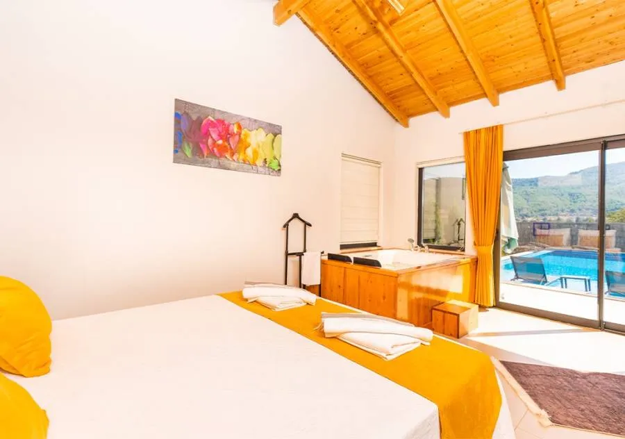 Peaceful and spacious villa with a large garden 