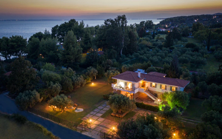 Charming Rustic Seaside Beach Villa