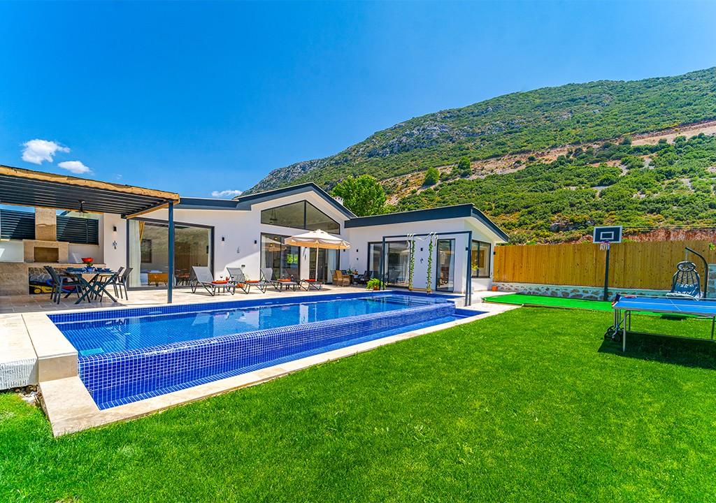 Luxury villa with pool and jacuzzi in Kalkan
