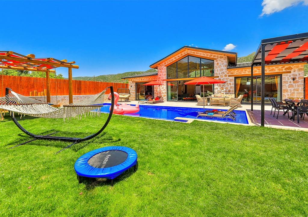 The Luxury Villa With Pool For Conservative Fami