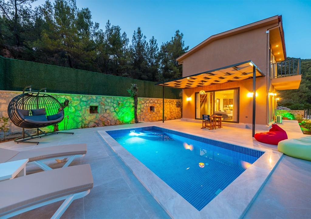 Honeymoon Villa With A Pool And Jacuzzi