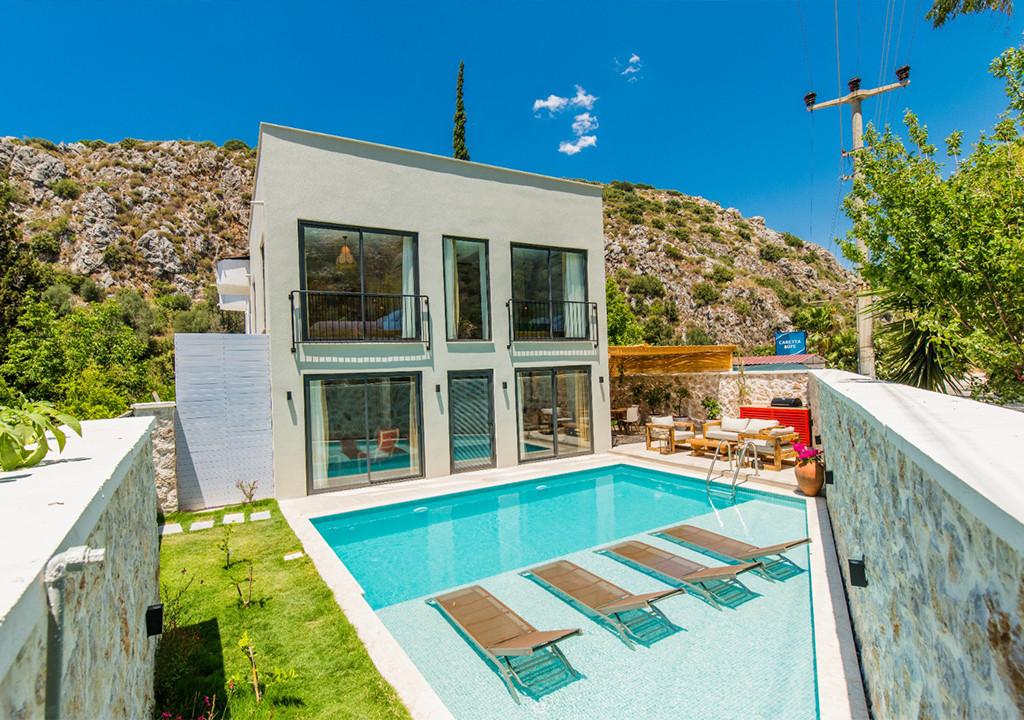 A Pool And Jacuzzi Villa For Families In Kalkan