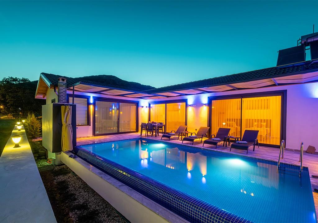 Kalkan'da Doğanın İçinde Yer Alan Havuzlu Villa
