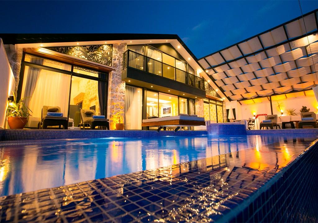 Çocuk Havuzlu, Muhafazakar Lüks Villa