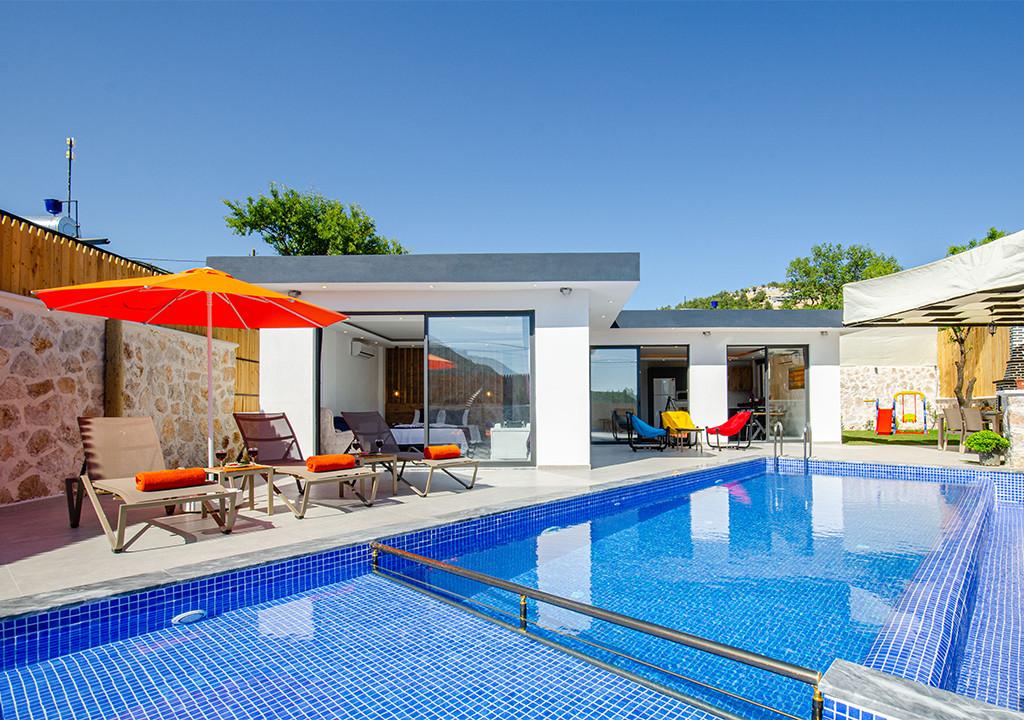 Balayı Çiftleri İçin Muhafazakar Havuzlu Villa